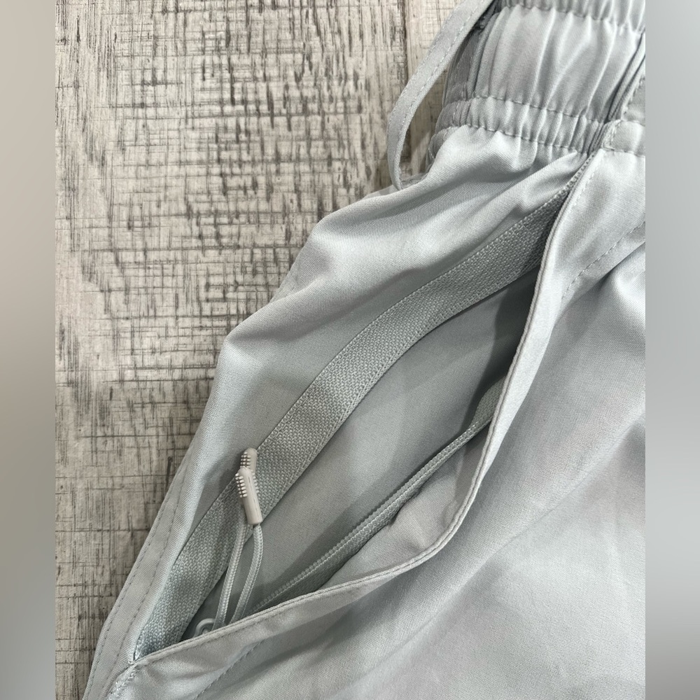 Baleaf Laureate Pocketed 7” Grey Shorts Size Medium - Picture 5 of 12
